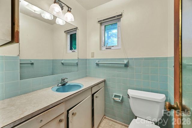 720 Mergans Lane, Hendersonville, NC 28791