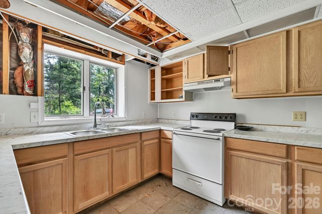 720 Mergans Lane, Hendersonville, NC 28791