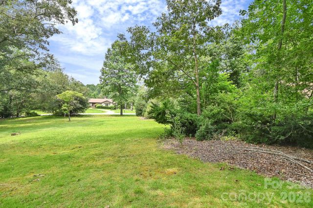 720 Mergans Lane, Hendersonville, NC 28791