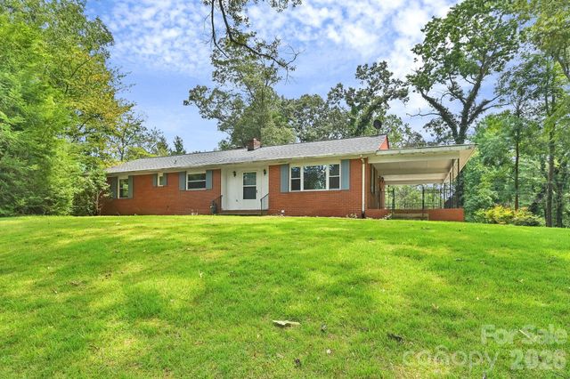 720 Mergans Lane, Hendersonville, NC 28791