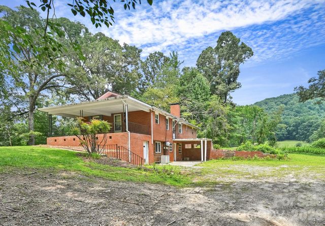 720 Mergans Lane, Hendersonville, NC 28791