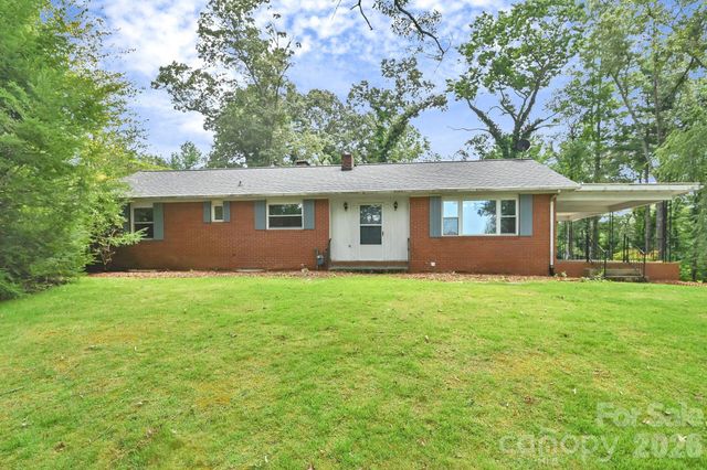 720 Mergans Lane, Hendersonville, NC 28791