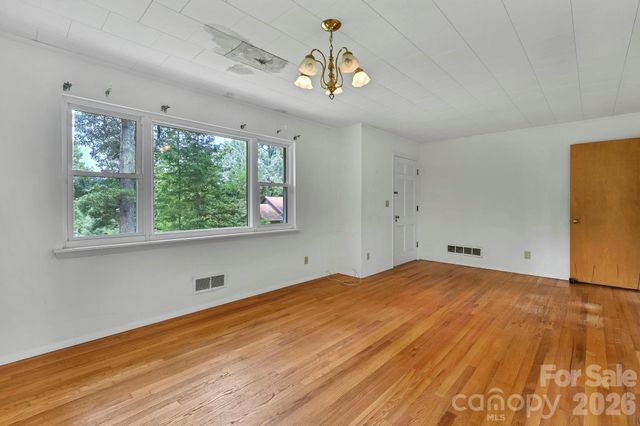 720 Mergans Lane, Hendersonville, NC 28791
