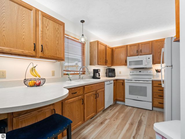 1049 Hemingway Lane, Traverse City, MI 49686