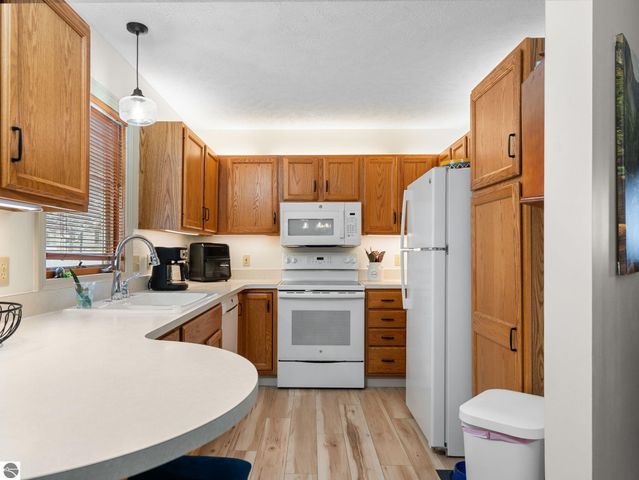 1049 Hemingway Lane, Traverse City, MI 49686