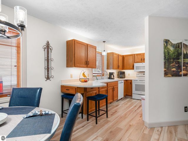 1049 Hemingway Lane, Traverse City, MI 49686