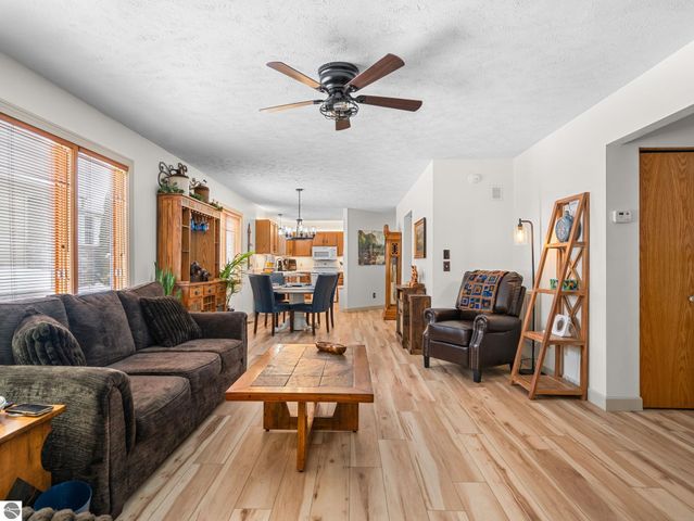 1049 Hemingway Lane, Traverse City, MI 49686