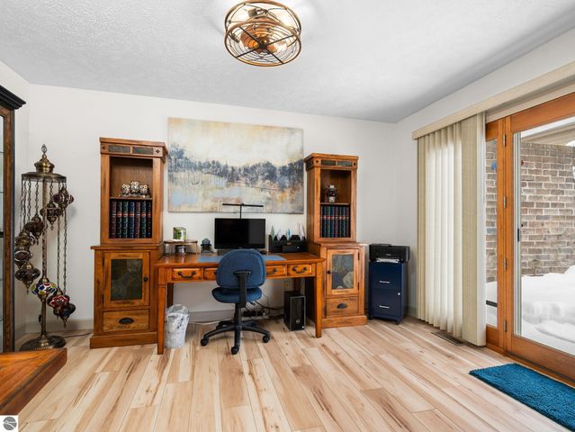 1049 Hemingway Lane, Traverse City, MI 49686