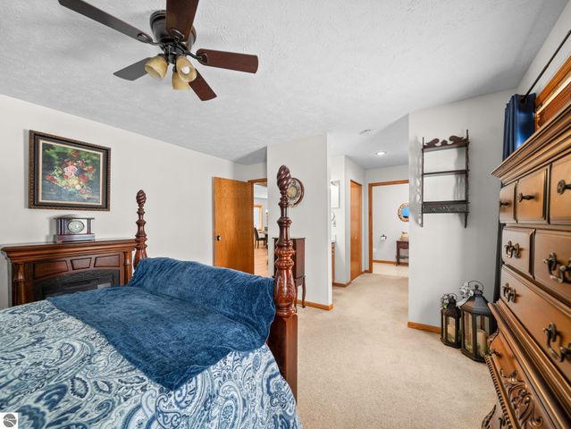 1049 Hemingway Lane, Traverse City, MI 49686