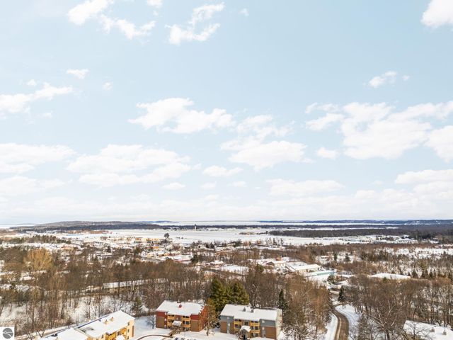 1049 Hemingway Lane, Traverse City, MI 49686