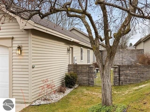 1049 Hemingway Lane, Traverse City, MI 49686