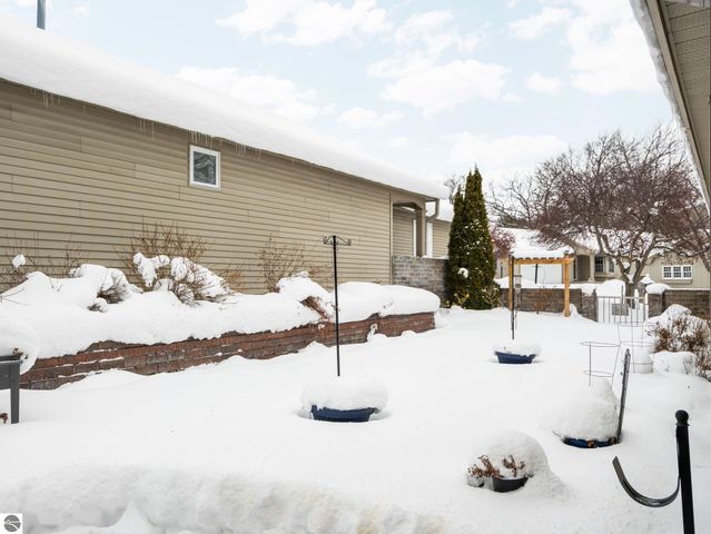 1049 Hemingway Lane, Traverse City, MI 49686