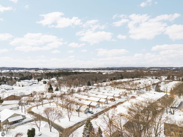 1049 Hemingway Lane, Traverse City, MI 49686