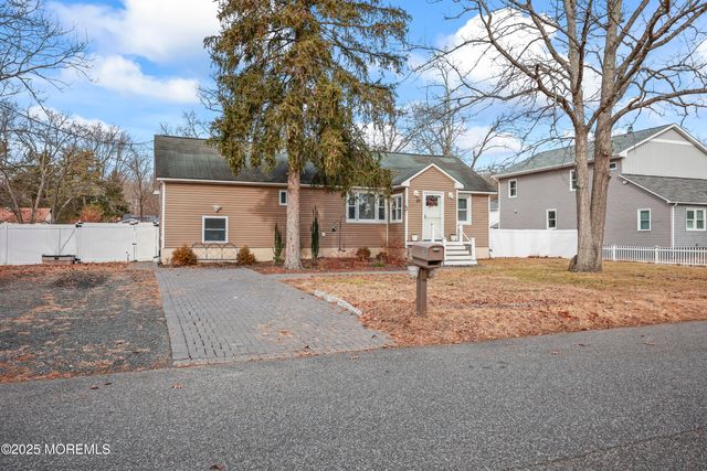 20 Ermack Street, Howell, NJ 07731