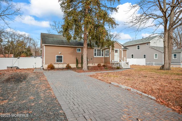 20 Ermack Street, Howell, NJ 07731