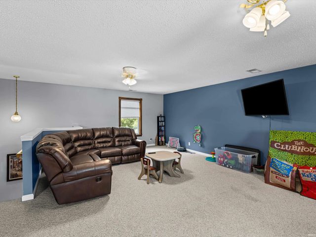 1219 Churchill Road, Evansville, IN 47725