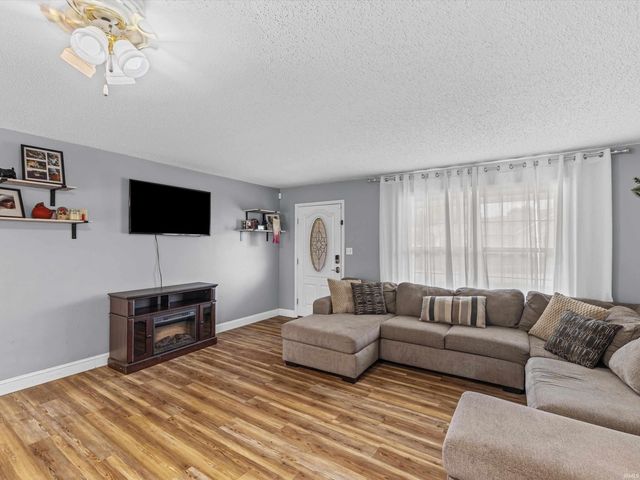 1219 Churchill Road, Evansville, IN 47725