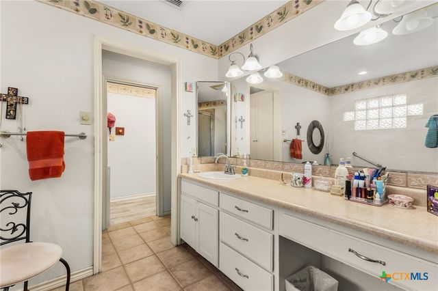 612 Kathy Drive, Seguin, TX 78155