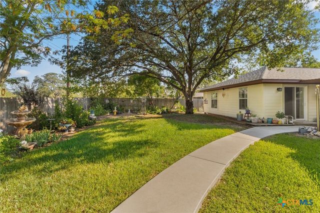 612 Kathy Drive, Seguin, TX 78155