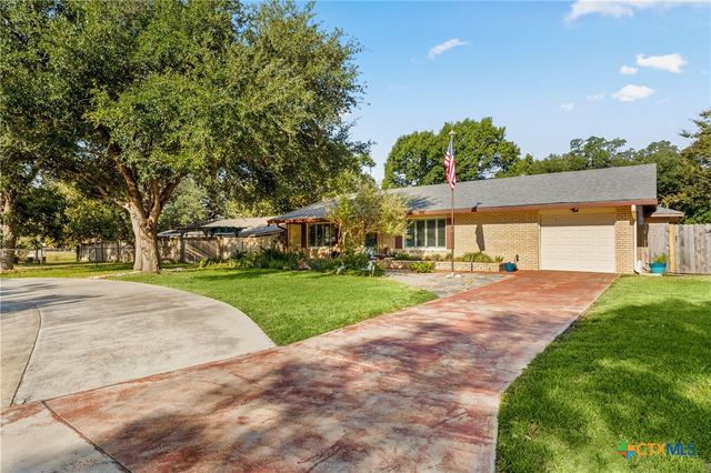 612 Kathy Drive, Seguin, TX 78155