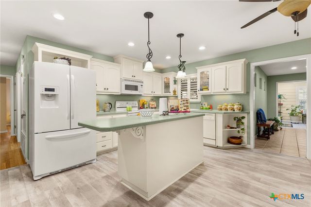 612 Kathy Drive, Seguin, TX 78155