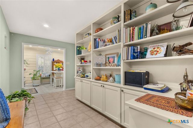 612 Kathy Drive, Seguin, TX 78155