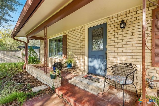 612 Kathy Drive, Seguin, TX 78155