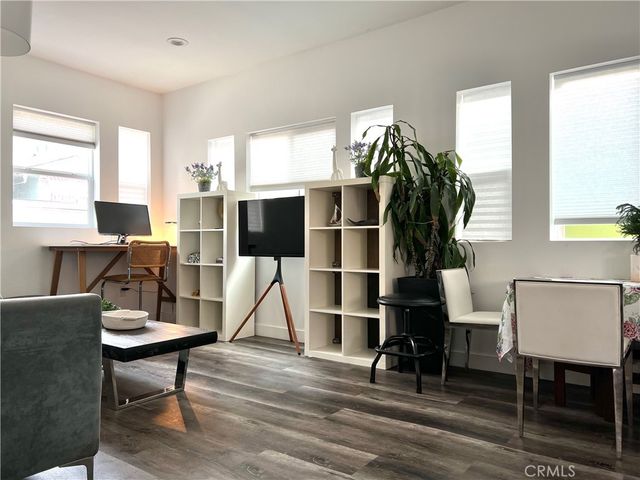 1011 W 20th, Los Angeles, CA 90007