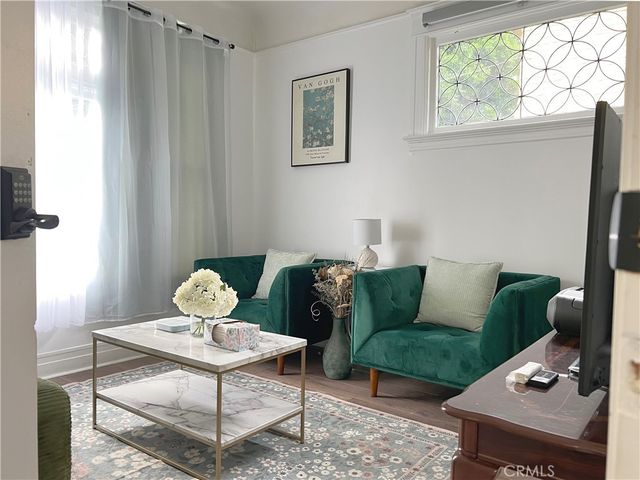 1011 W 20th, Los Angeles, CA 90007