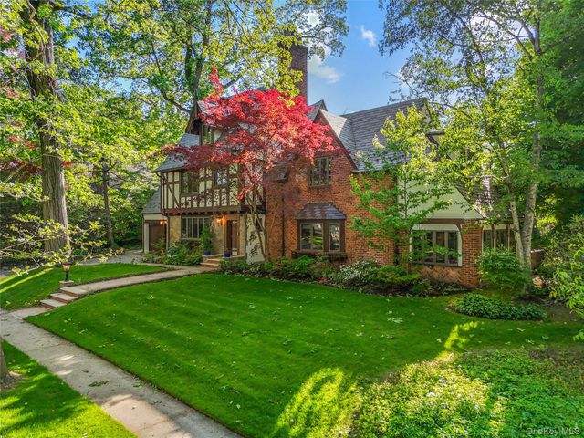 2 Rutland Road, Great Neck, NY 11020