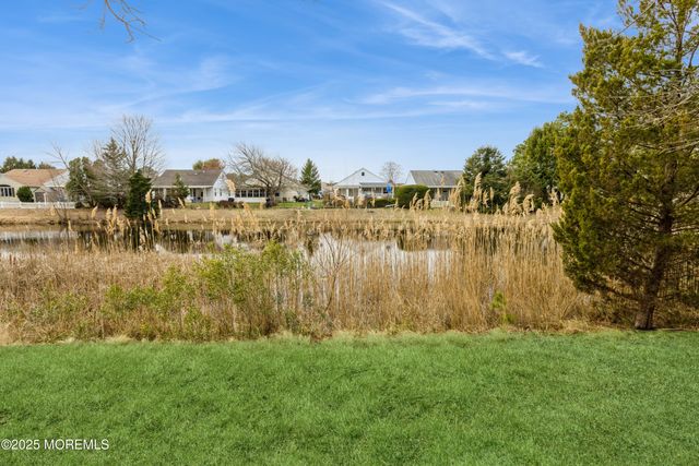 43 Stockport Drive, Toms River, NJ 08757