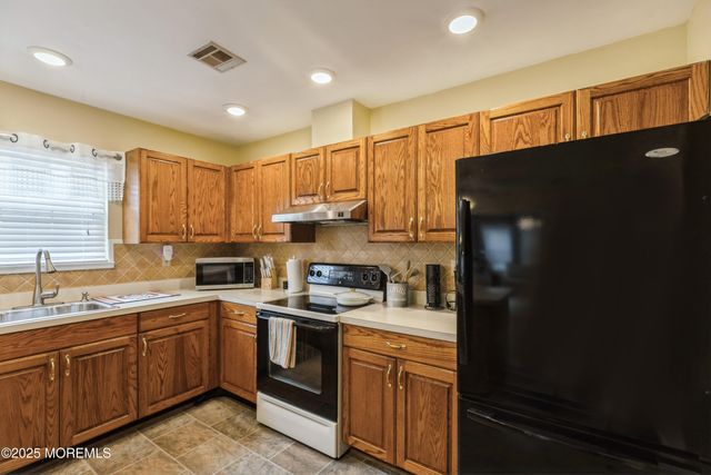 43 Stockport Drive, Toms River, NJ 08757