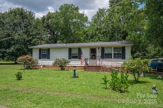 323 E Glendale Avenue, Mount Holly, NC 28120