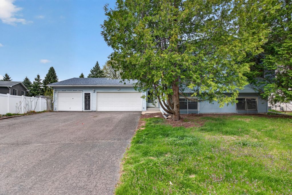 7748 Cayenne Plaza W, Woodbury, MN 55125