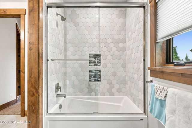 3503 E WINRAY DR, Hayden, ID 83835
