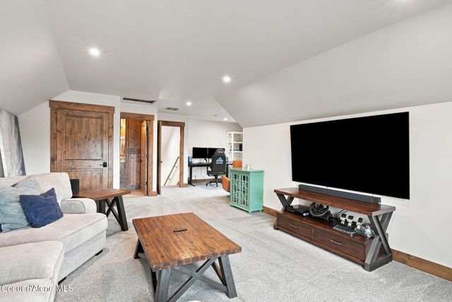 3503 E WINRAY DR, Hayden, ID 83835