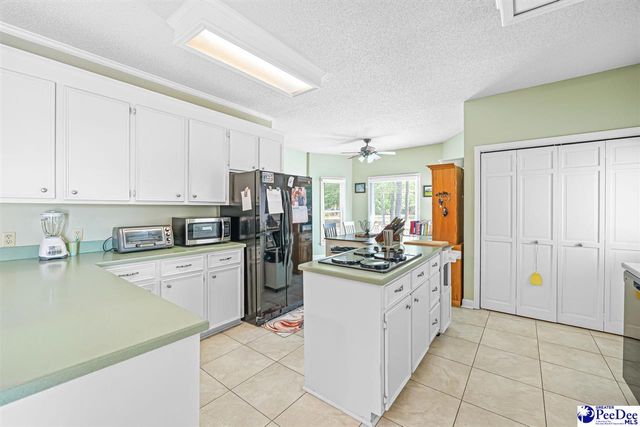 304 Crepe Myrtle Ln, Hartsville, SC 29550