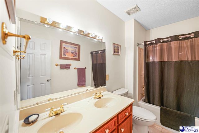 304 Crepe Myrtle Ln, Hartsville, SC 29550