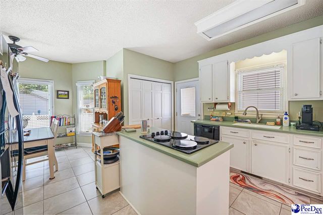 304 Crepe Myrtle Ln, Hartsville, SC 29550
