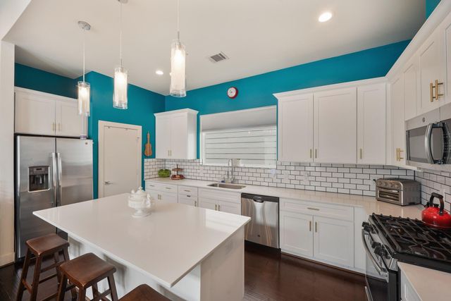 2210 Lou Ellen Lane F, Houston, TX 77018