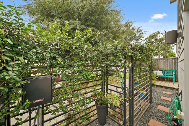 2210 Lou Ellen Lane F, Houston, TX 77018