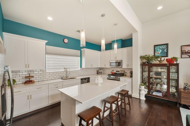 2210 Lou Ellen Lane F, Houston, TX 77018