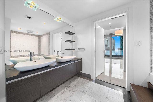 200 Biscayne Boulevard Way 4409, Miami, FL 33131