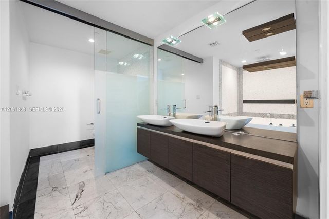 200 Biscayne Boulevard Way 4409, Miami, FL 33131