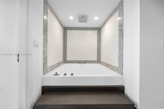 200 Biscayne Boulevard Way 4409, Miami, FL 33131