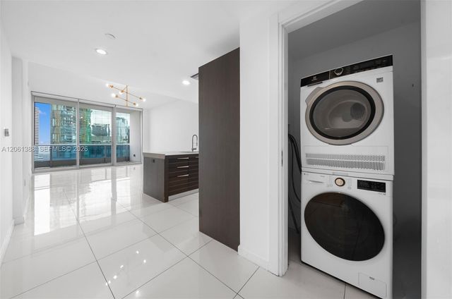 200 Biscayne Boulevard Way 4409, Miami, FL 33131