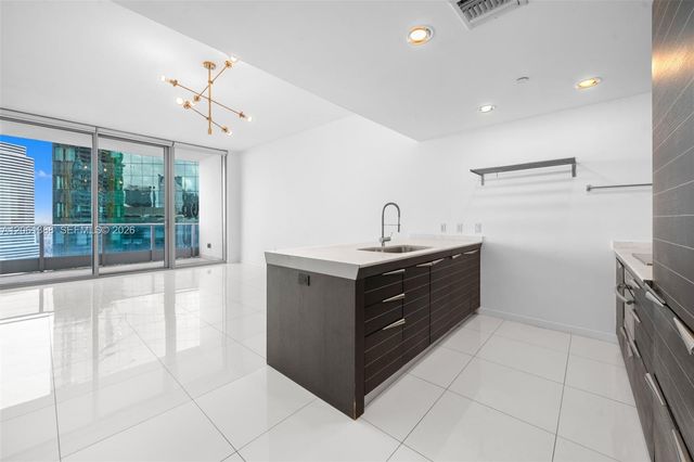 200 Biscayne Boulevard Way 4409, Miami, FL 33131