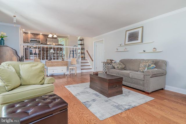 225 BUTTONWOOD DR, Feasterville Trevose, PA 19053
