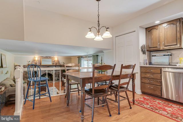 225 BUTTONWOOD DR, Feasterville Trevose, PA 19053