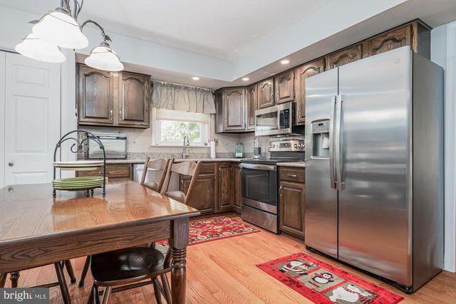 225 BUTTONWOOD DR, Feasterville Trevose, PA 19053